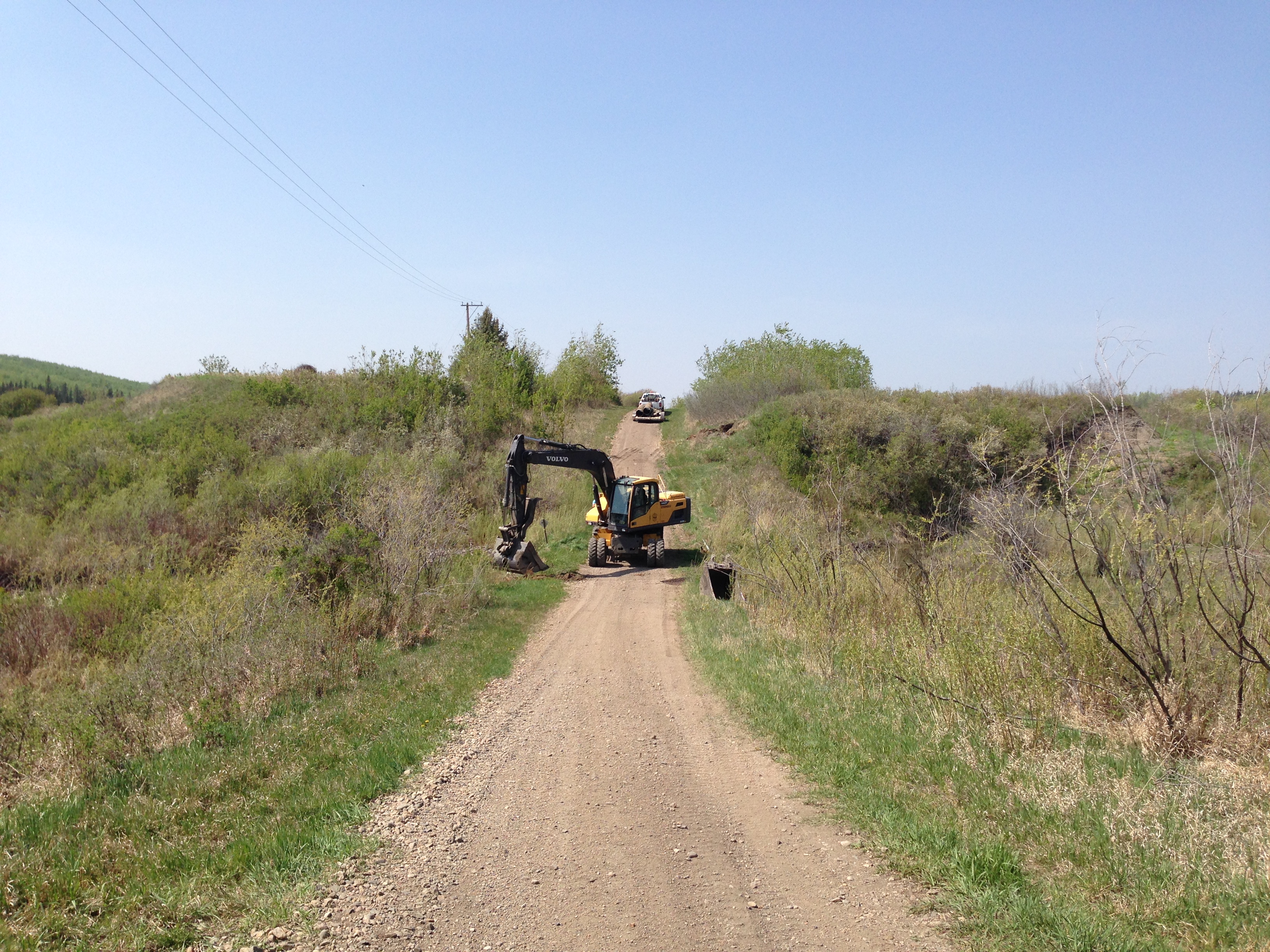 County%20unlugging%20culvert%20at%20Middle%20Creek.JPG